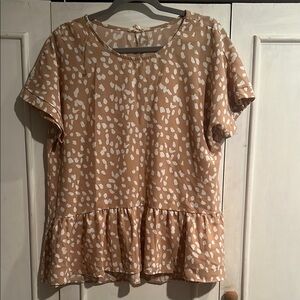 Women's Tan and White Patterned Top
